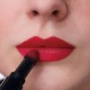 artdeco matt lip powder hynotic red (model)