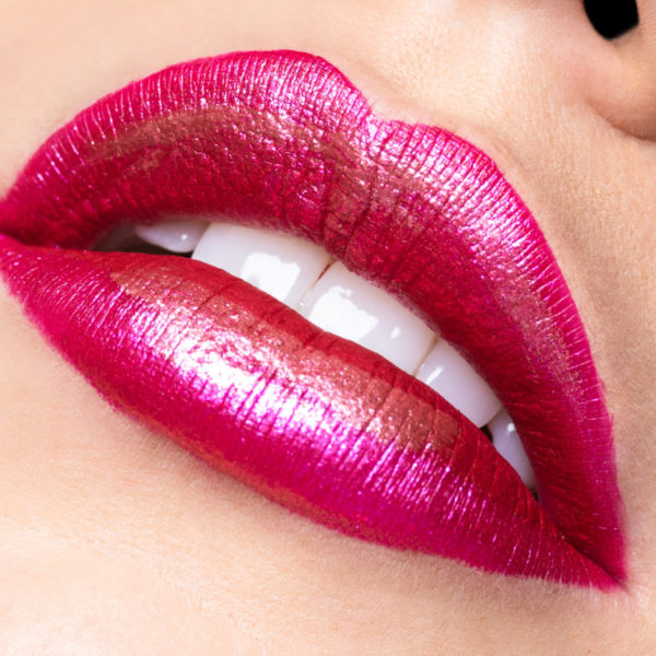 artdeco liquid lip pigments sparkling kiss (model)