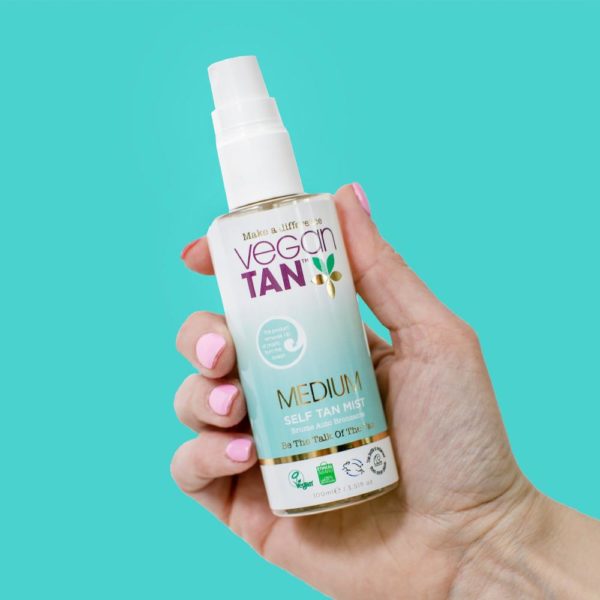 vegan tan self tan mist medium (model)