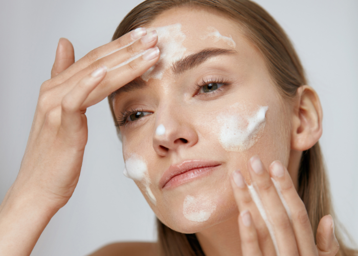 Expert Tips For Soft, Moisturised Skin This Winter Blog (Model)